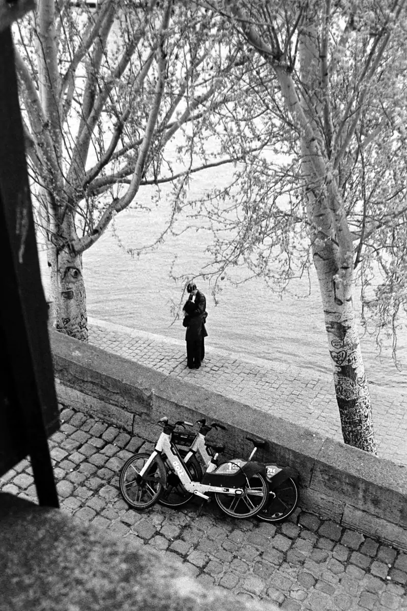 Lovers in the river banks in Paris